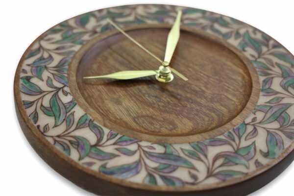 mahogany-Wood-wall-clock-with-leaves-side