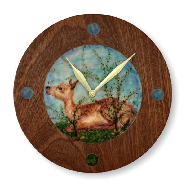 Mahogany-wood-wall-clock-with-deer-drawing