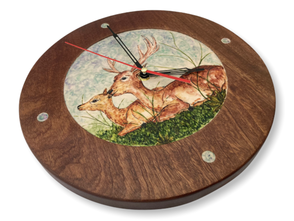 Mahogany-wood-wall-clock-with-deers-drawing-2