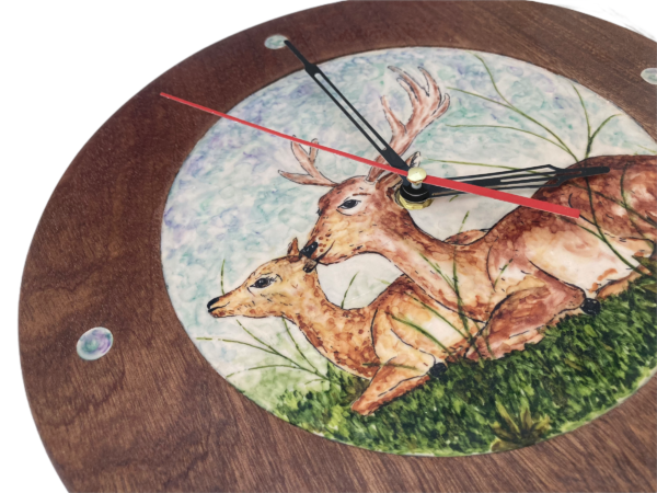 Mahogany-wood-wall-clock-with-deers-drawing
